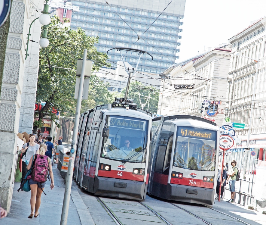 Linie 37 und 41 mit Ulf Type A undB1  Umleitungsstrecke über den Währingergürtel, Juli13