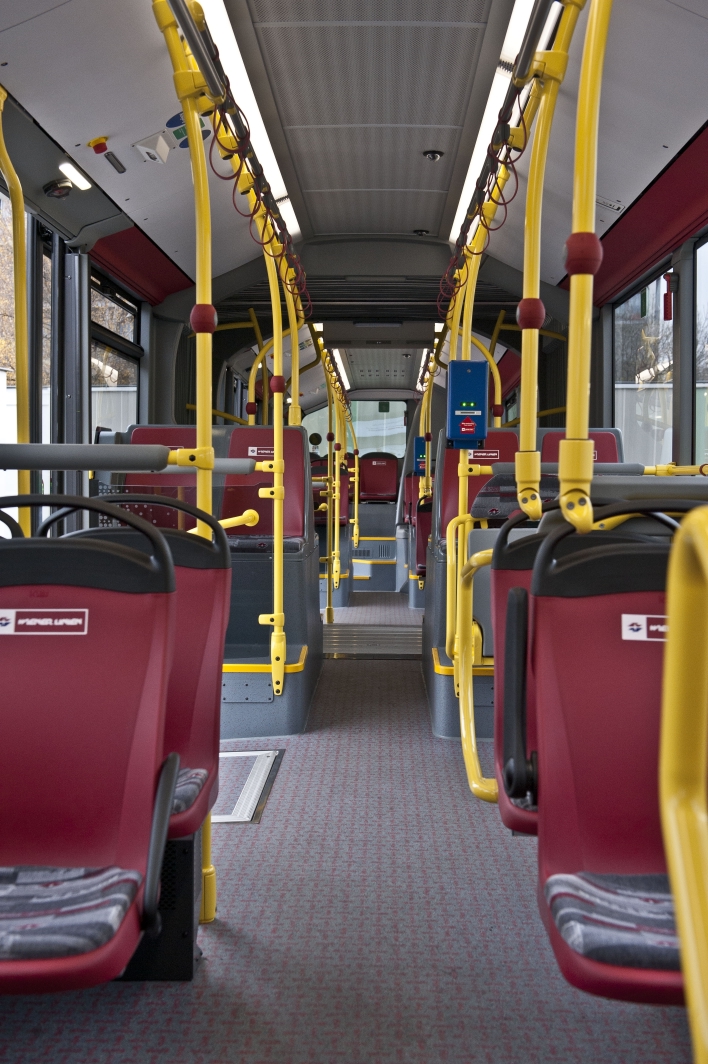 Mercedes Benz Citaro, der neue Bus für die Wiener Linien. Neu gestalteter großzügiger Innenraum.