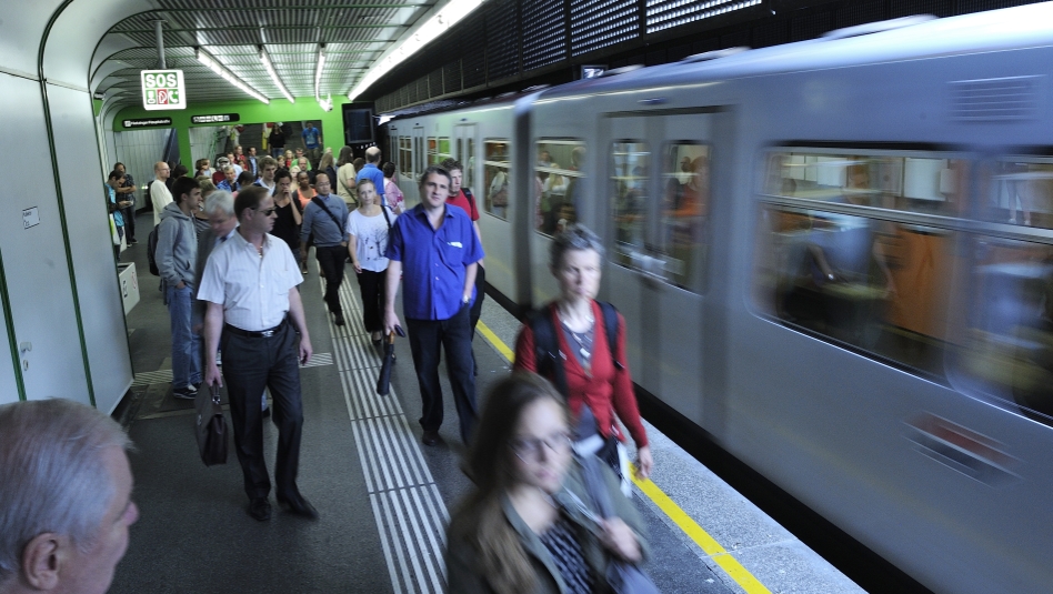 Hohes Fahrgastaufkommen entlang der U4-Strecke zwischen Karlsplatz und Hütteldorf.