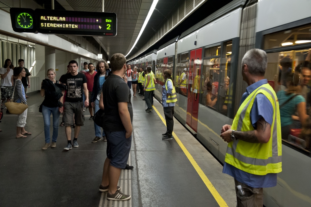 Abtransport der Besucher vom Donauinselfest 2013 durch die Wiener Linien in der U-Bahnstation der Linie U6 