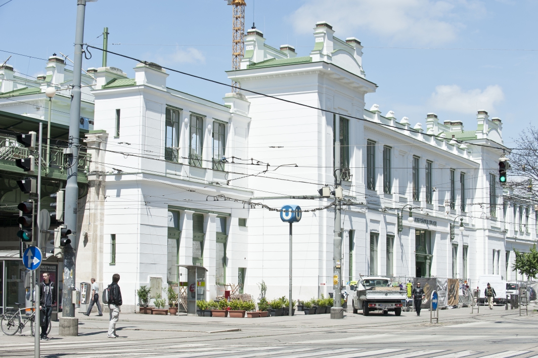 Neue Fassade des Stationsgebäudes nach den Renovierungsarbeiten.