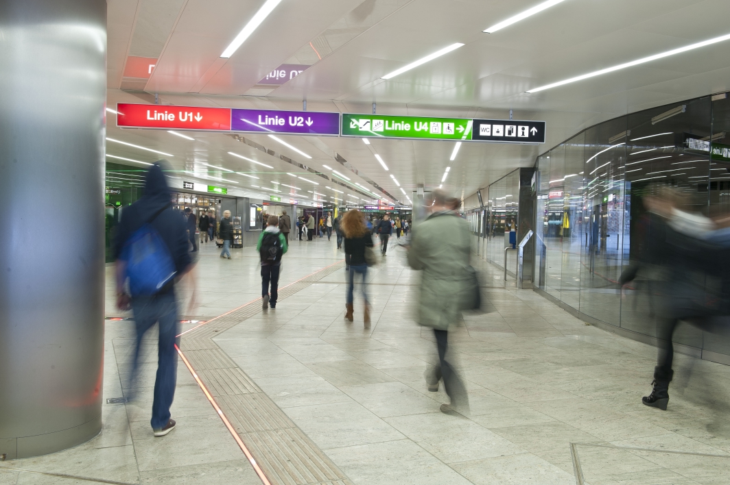 U-Bahnstaion Karlsplatz, gleichzeitig Kulturpassage und der am stärksten frequentierte Öffi-Knotenpunkt, nach Revitalisierung.