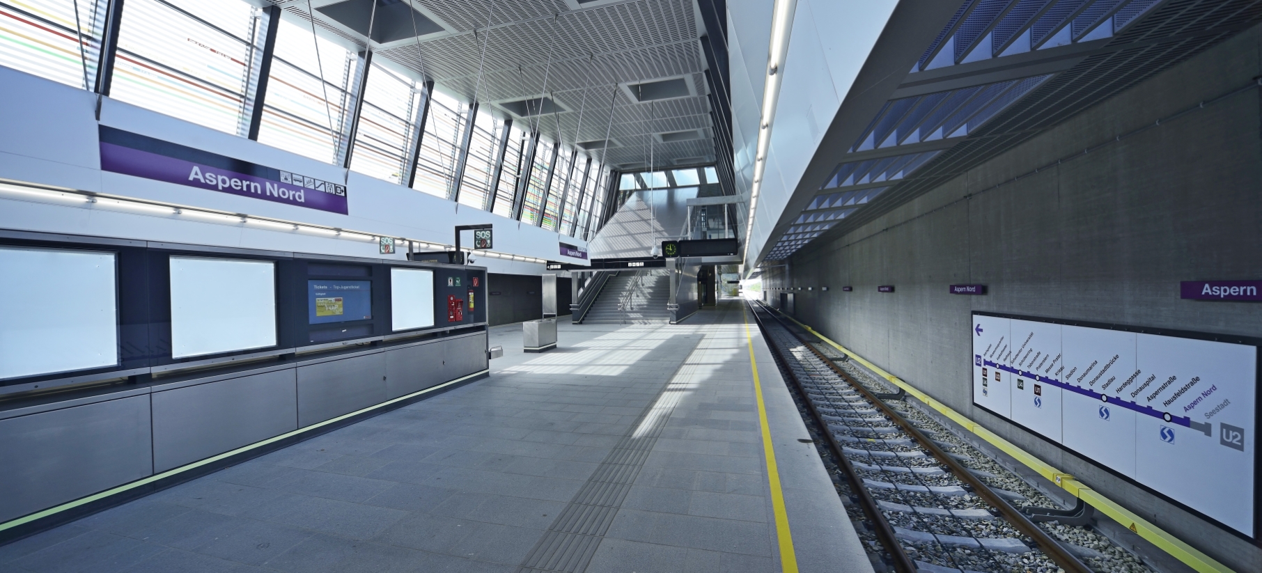 Verlängerung der U2 bis zur Station Seestadt, Eröffnung a, 5. Oktober 2013. Ansicht der neuen oberirdischen Strecke zwischen Aspernstraße und Seestadt. Station Aspern Nord.