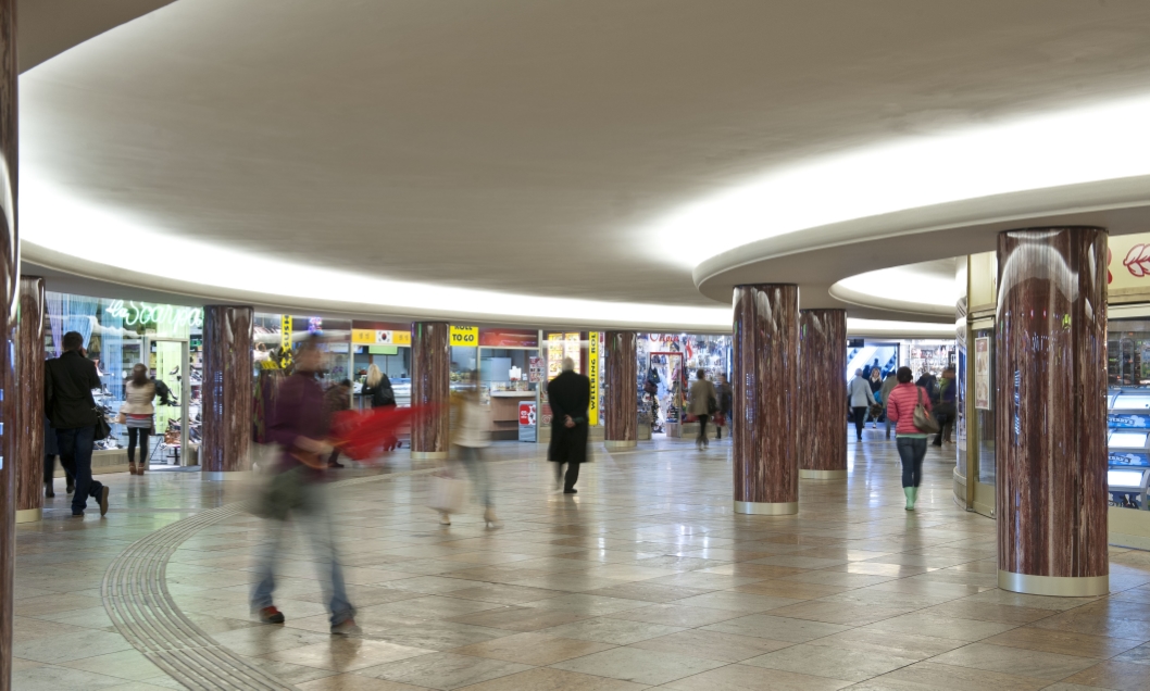 U-Bahnstaion Karlsplatz, gleichzeitig Kulturpassage und der am stärksten frequentierte Öffi-Knotenpunkt, nach Revitalisierung.