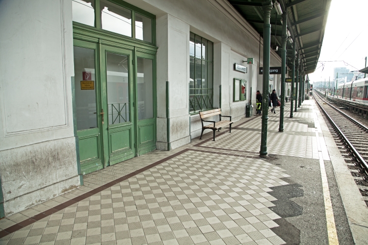 Bodenbelag in der Station Alserstraße