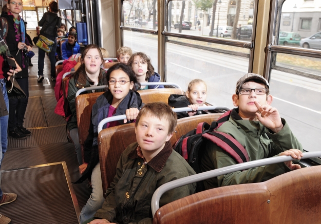 Eine Klasse der Clara-Frey-Schule wurde eingeladen eine Runde mit der Ringtram zu fahren.