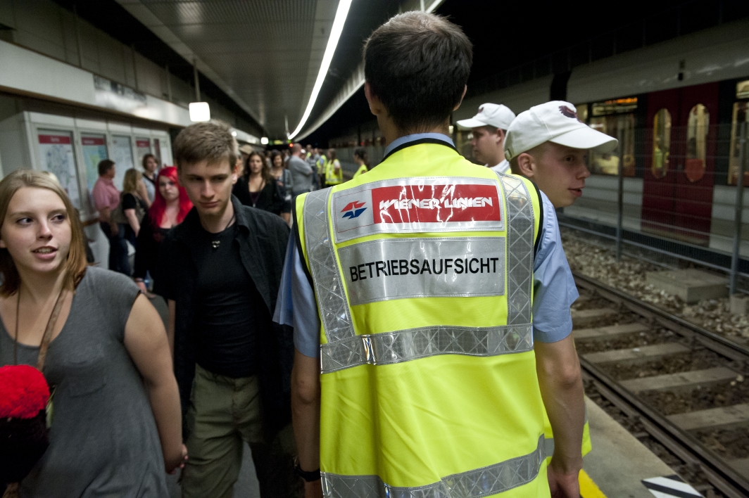 Abtransport der Besucher vom Donauinselfest 2013 durch die Wiener Linien in der U-Bahnstation der Linie U6 