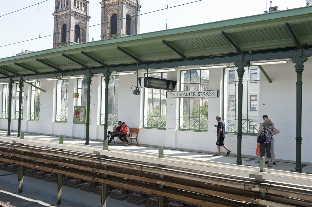 Station der Linie U6  Josefstädter Straße nach Abschluß der umfangreichen Renovierungsarbeiten.