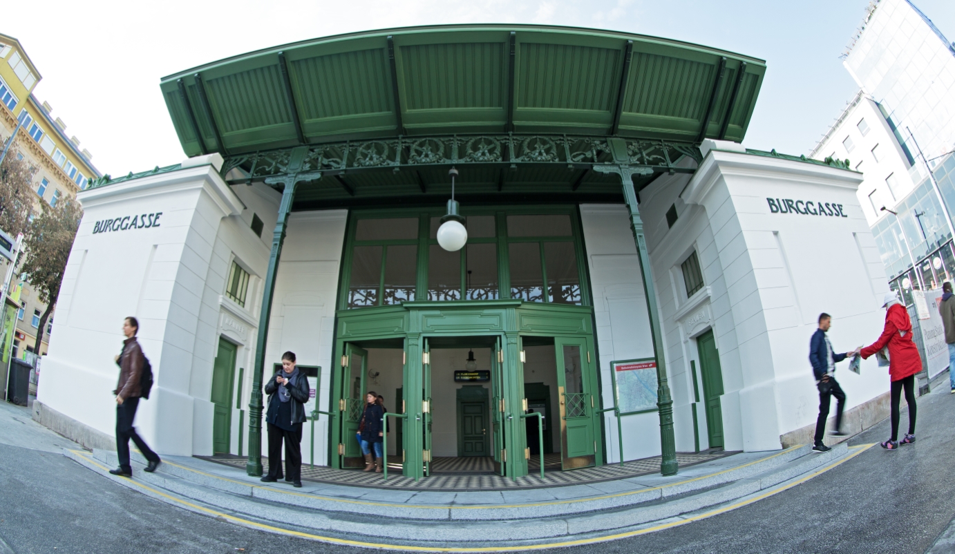 U-Bahn  Station Burggasse Eingangsbereich nach Renovierung, Okt 13