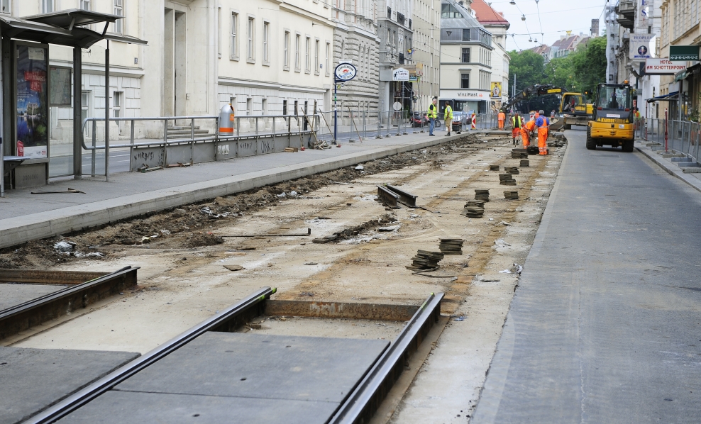 Ab 6. Juli werden die veralteten Schienenanlagen in der Währinger Straße im Zuge der Generalsanierung abgetragen.