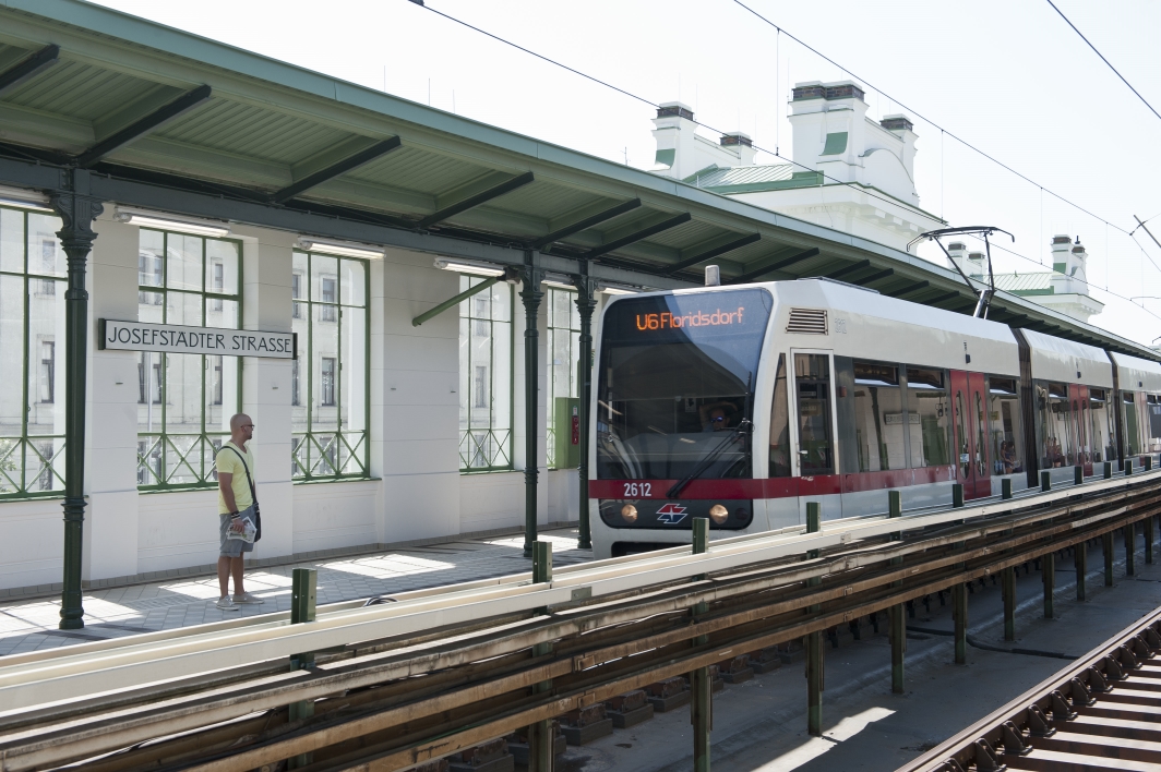 Station der Linie U6  Josefstädter Straße nach Abschluß der umfangreichen Renovierungsarbeiten.