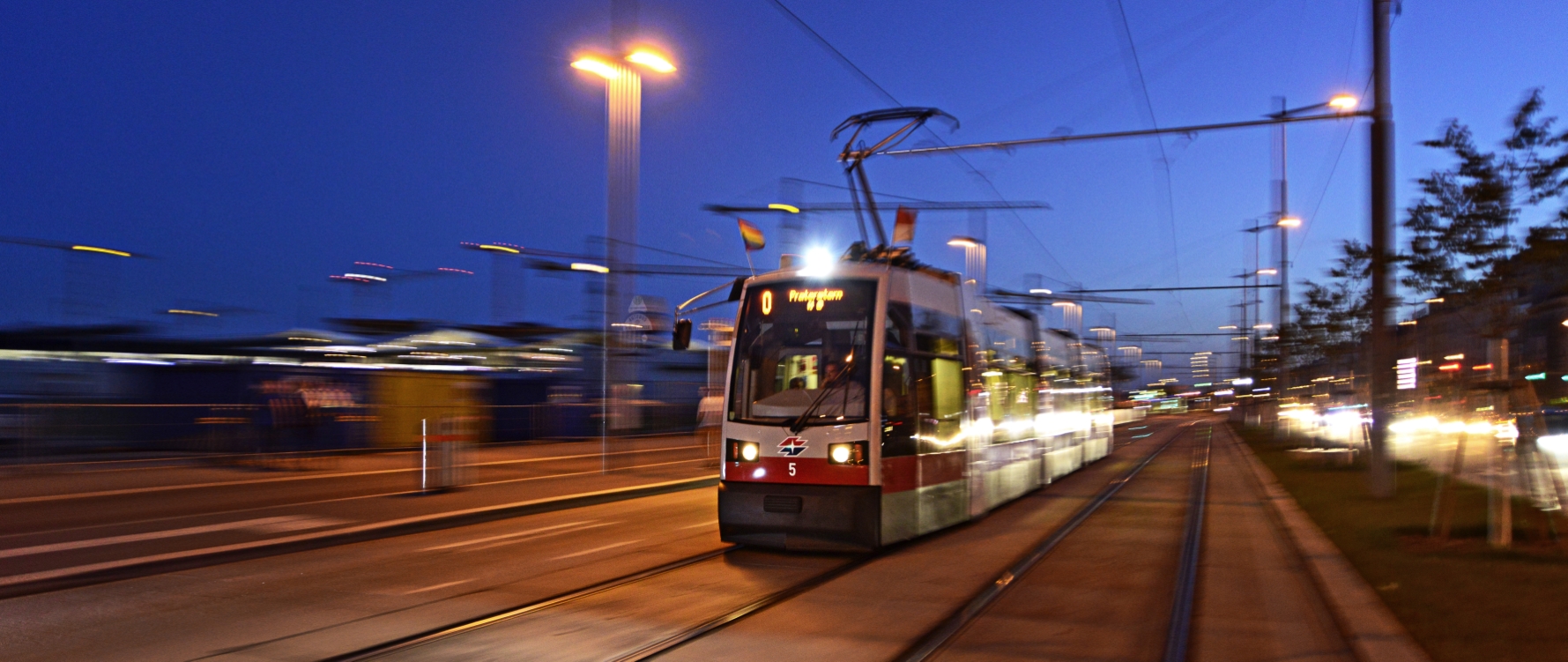 Straßenbahn der Linie O im Bereich Hauptbahnhof.