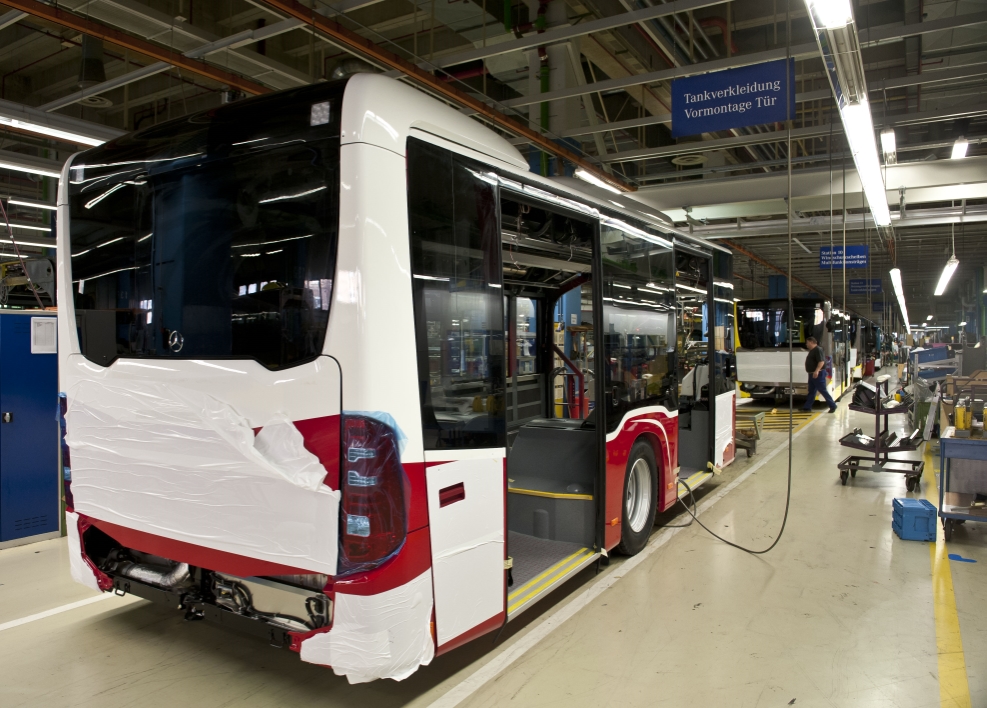 Produktion des Mercedes-Benz Citaro G Euro 6 im Mercedes-Benz Werk in Mannheim als neuen Bus für die Wiener Linien. Im Bild: Bus für die Wiener Linien in der Produktionsstraße.