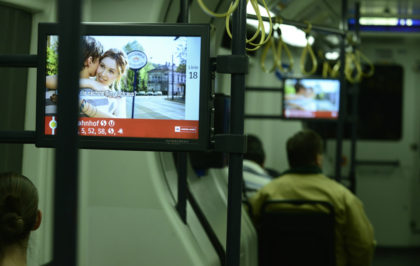 Immer mehr Züge der Wiener Linien werden mit Monitoren ausgestatten, über die auch Sicherheitshinweise den Fahrgästgen näher gebracht werden.