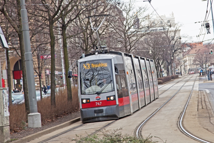 Linie 43 Universitätsstraße mit Ulf Type B1   März 2013