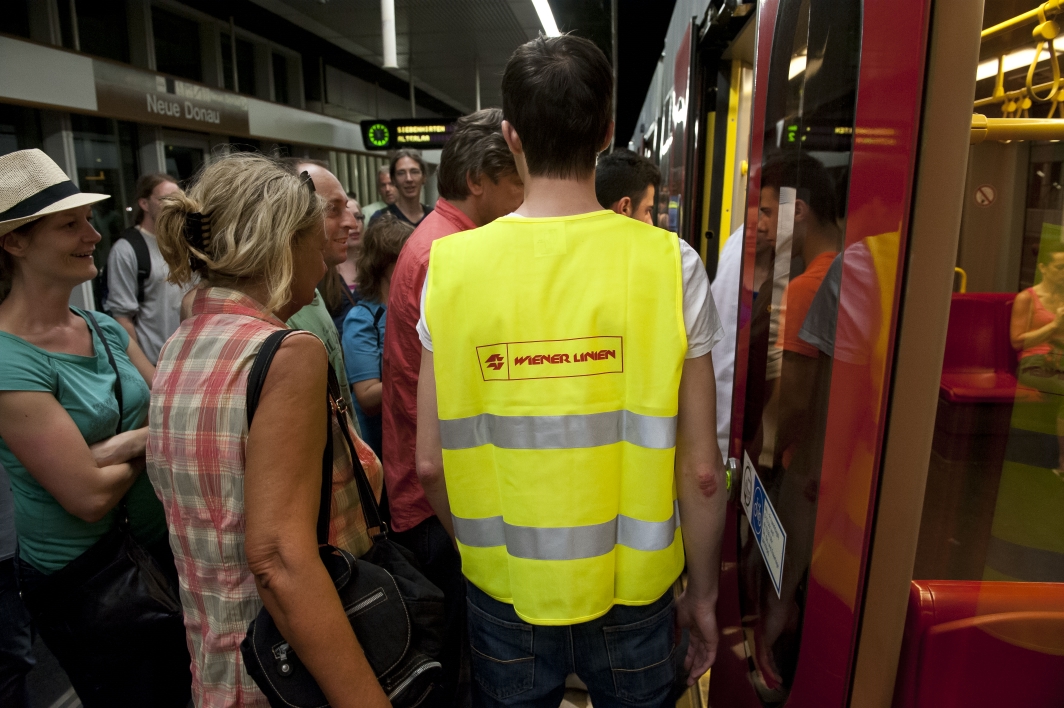 Abtransport der Besucher vom Donauinselfest 2013 durch die Wiener Linien in der U-Bahnstation der Linie U6 