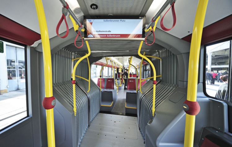 Innenansicht vom neuen Mercedes-Autobus vom Typ Citaro der Wiener Linien.