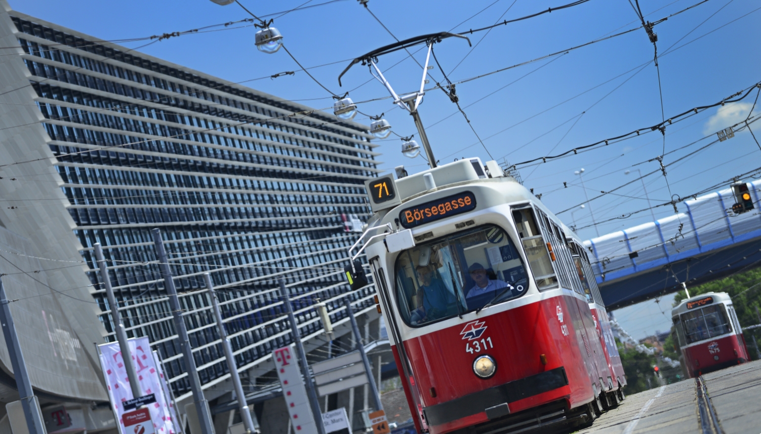 Straßenbahn der Linie 71 im Bereich Simmeringer Hauptstraße.