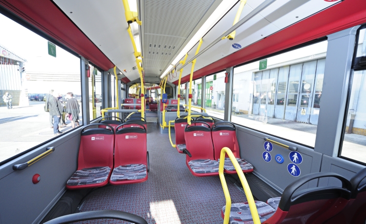 Innenansicht vom neuen Mercedes-Autobus vom Typ Citaro der Wiener Linien.