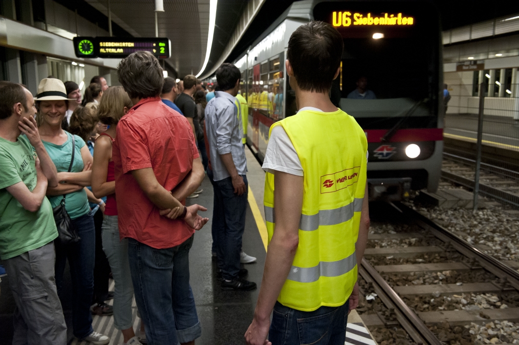 Abtransport der Besucher vom Donauinselfest 2013 durch die Wiener Linien in der U-Bahnstation der Linie U6 