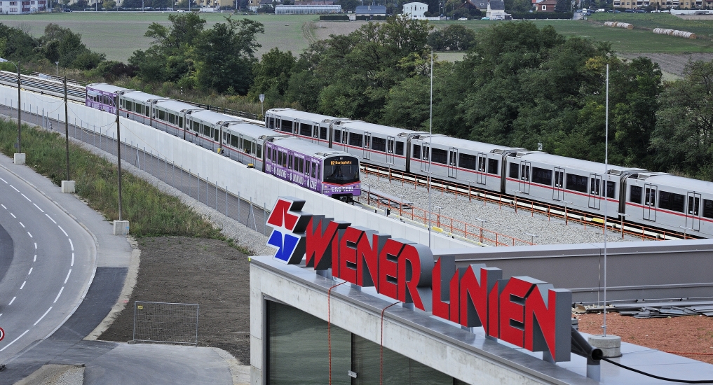 Verlängerung der U2 bis zur Station Seestadt, Eröffnung a, 5. Oktober 2013. Ansicht der neuen oberirdischen Strecke zwischen Aspernstraße und Seestadt. Station Aspern Nord.