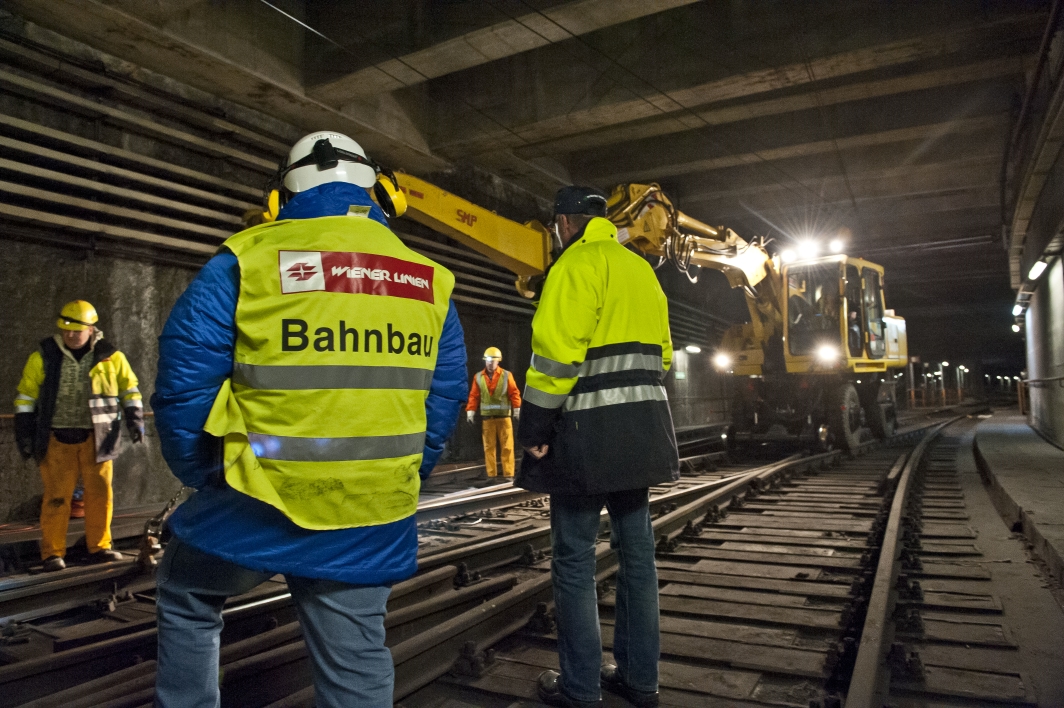 Gleisbauarbeiten an der Linie U6 im Bereich Haltestelle Westbahnhof. Wien, 15.03.2013