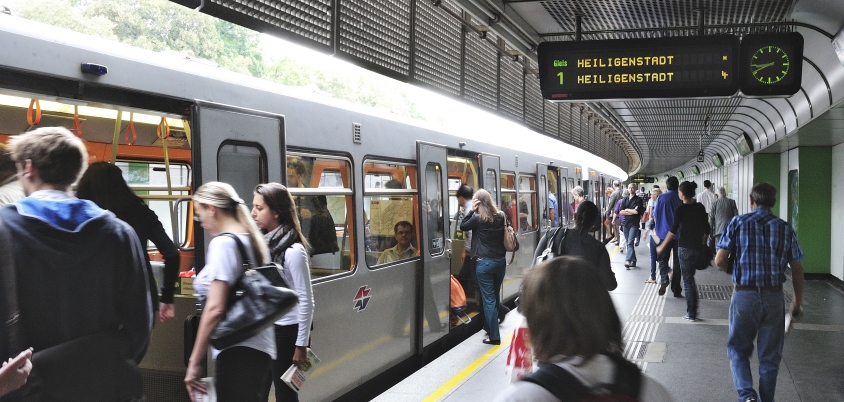 Hohes Fahrgastaufkommen entlang der U4-Strecke zwischen Karlsplatz und Hütteldorf.