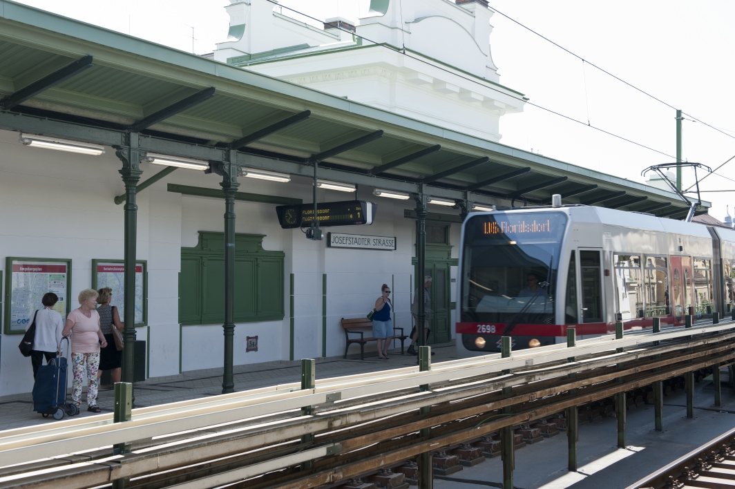 Station der Linie U6  Josefstädterstraße nach Abschluß der umfangreichen Renovierungsarbeiten.