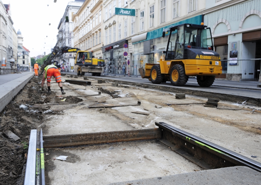 Ab 6. Juli werden die veralteten Schienenanlagen in der Währinger Straße im Zuge der Generalsanierung abgetragen.