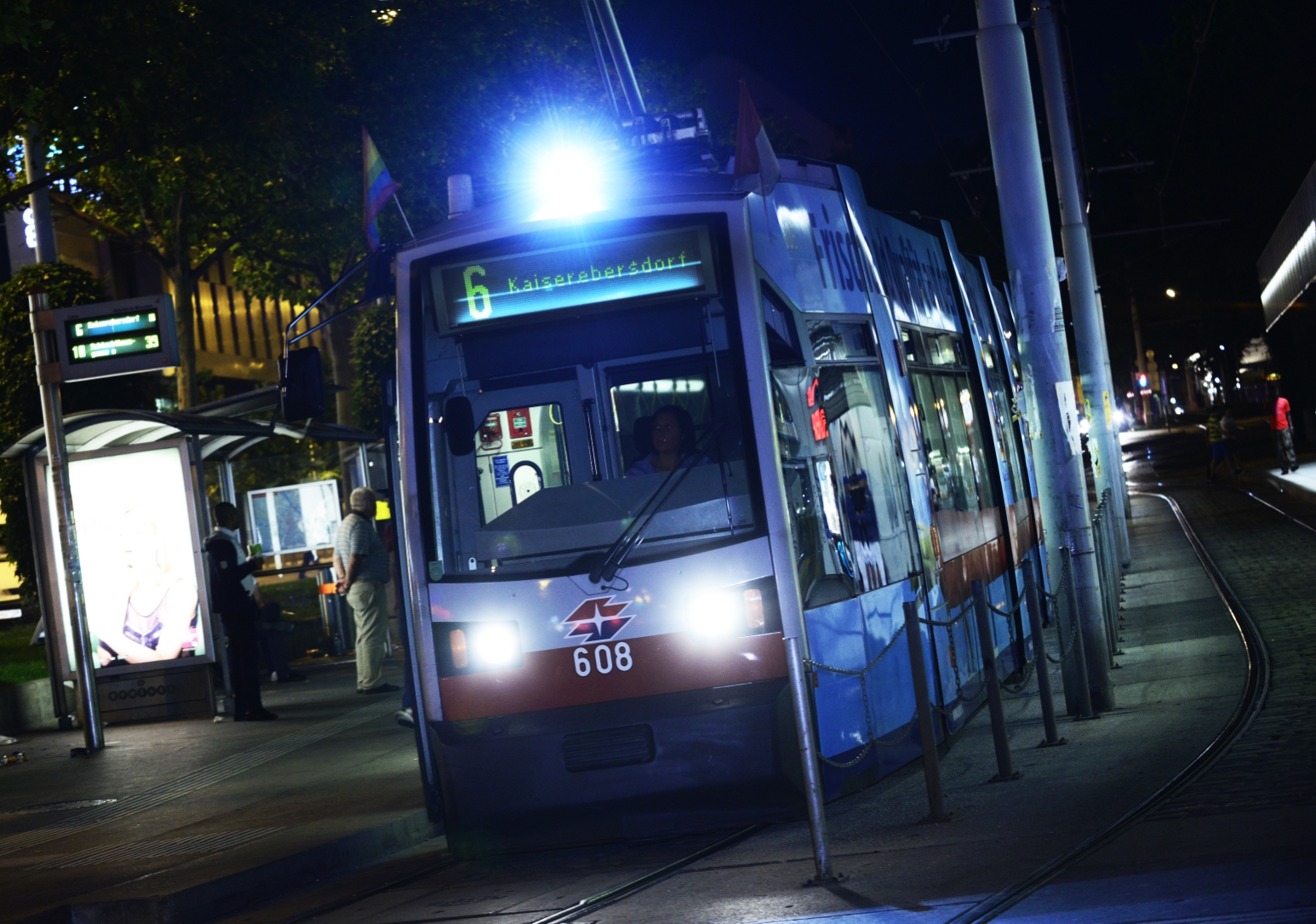 Straßenbahn der Linie 6 im Bereich Westbahnhof.