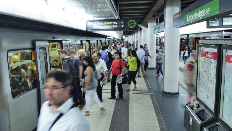 Hohes Fahrgastaufkommen entlang der U4-Strecke zwischen Karlsplatz und Hütteldorf.