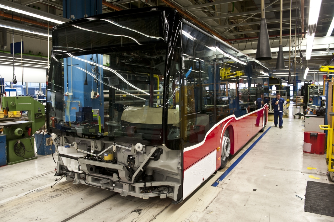 Produktion des Mercedes-Benz Citaro G Euro 6 im Mercedes-Benz Werk in Mannheim als neuen Bus für die Wiener Linien. Im Bild: Bus für die Wiener Linien in der Produktionsstraße.