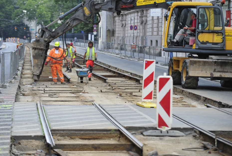 Ab 6. Juli werden die veralteten Schienenanlagen in der Währinger Straße im Zuge der Generalsanierung abgetragen.