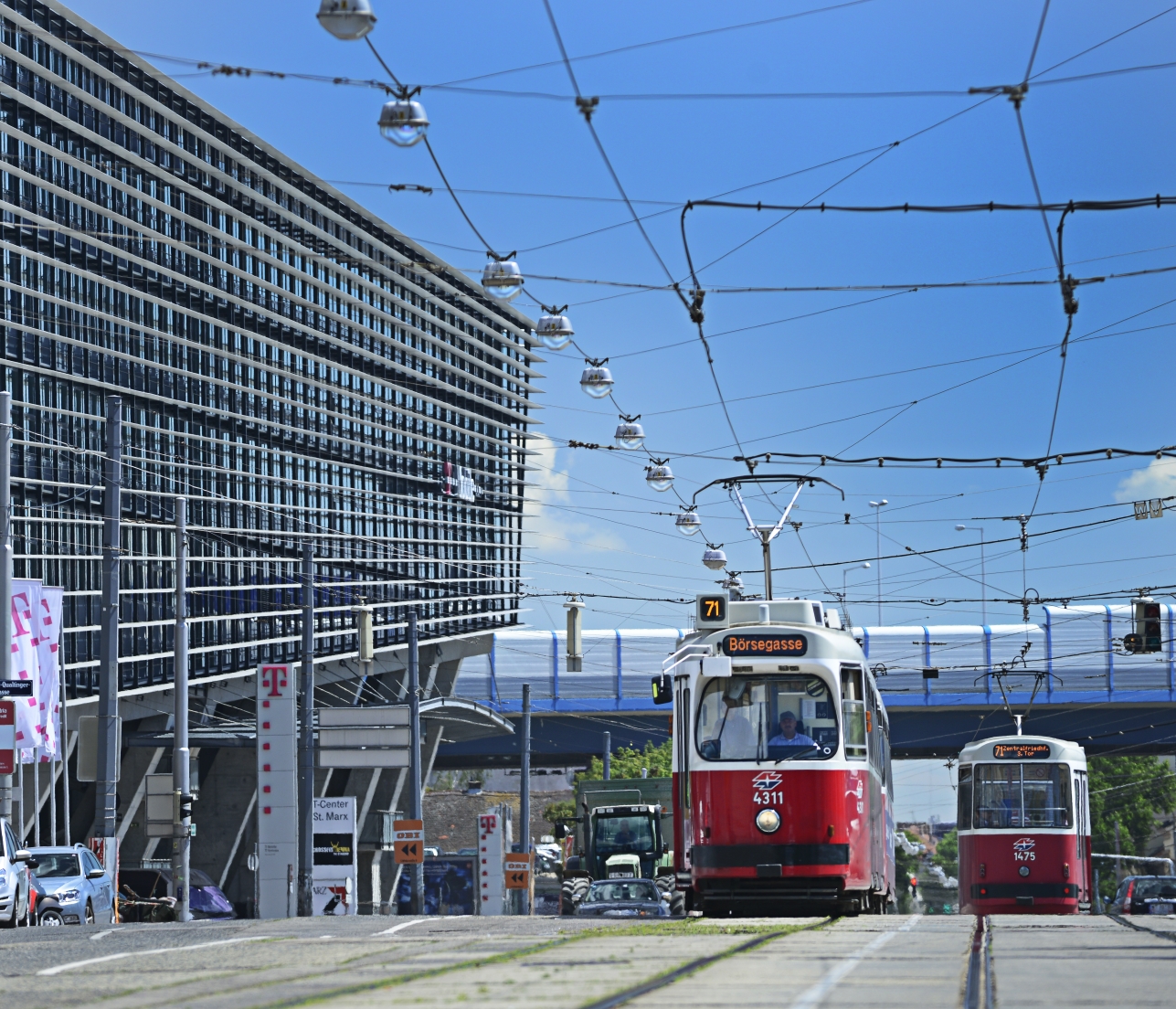 Straßenbahn der Linie 71 im Bereich Simmeringer Hauptstraße.