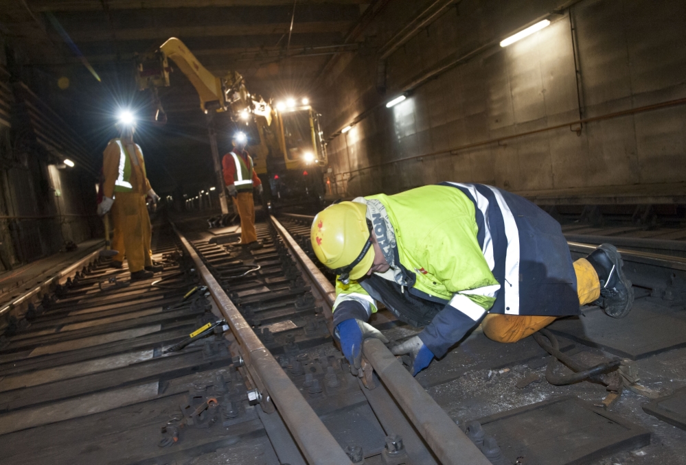 Gleisbauarbeiten an der Linie U6 im Bereich Haltestelle Westbahnhof.