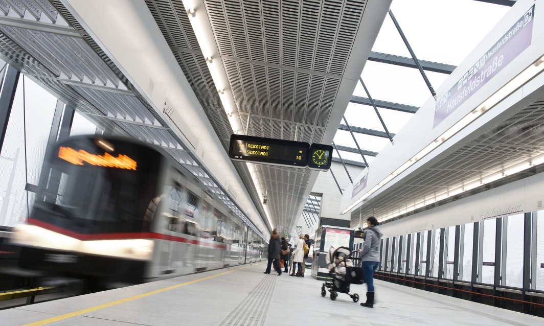 U-Bahnstation Hausfeldstraße der neu eröffneten U2 Verlängerung zur Seestadt Aspern.