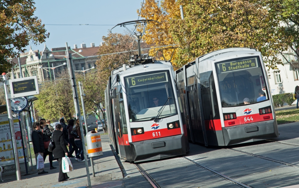 Linie 6 Begegnung zweier Ulf, Type B, Margaretengürtel, Oktober 2013