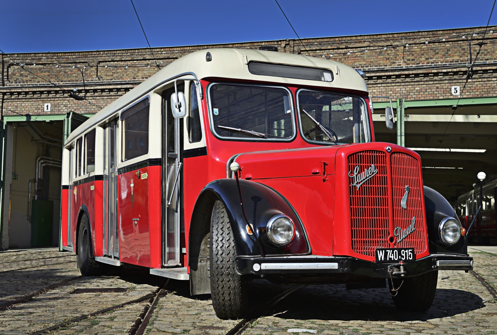 Im Museum der Wiener Linien in Erdberg befinden sich viele historische Fahrzeuge, Straßenbahnen wie Busse, aber auch etliche Sonderfahrzeuge.