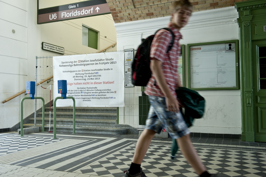 Renovierungsarbeiten in der Station Josefstaedter Strasse der Linie U 6. Wien, 22.05.2013