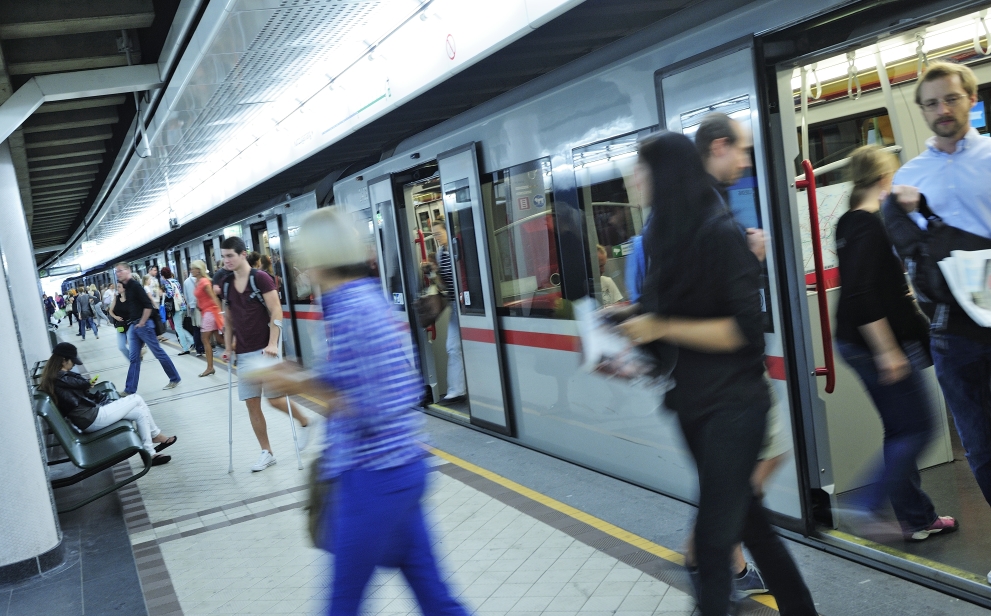 Hohes Fahrgastaufkommen entlang der U4-Strecke zwischen Karlsplatz und Hütteldorf.