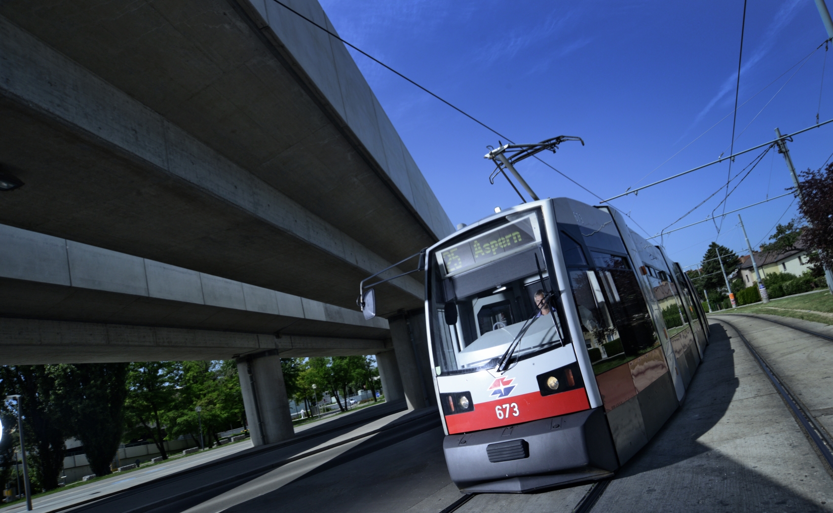 Straßenbahn der Linie 25.