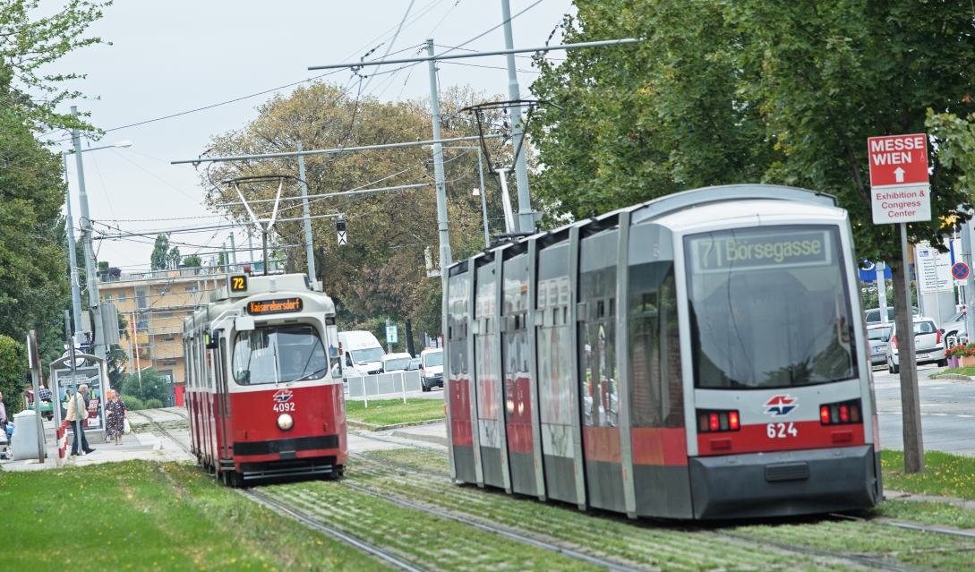 Linie 72 mit E2-c5 und Linie 71 mit Ulf Type B, Simmering 1.Tor, September 2013