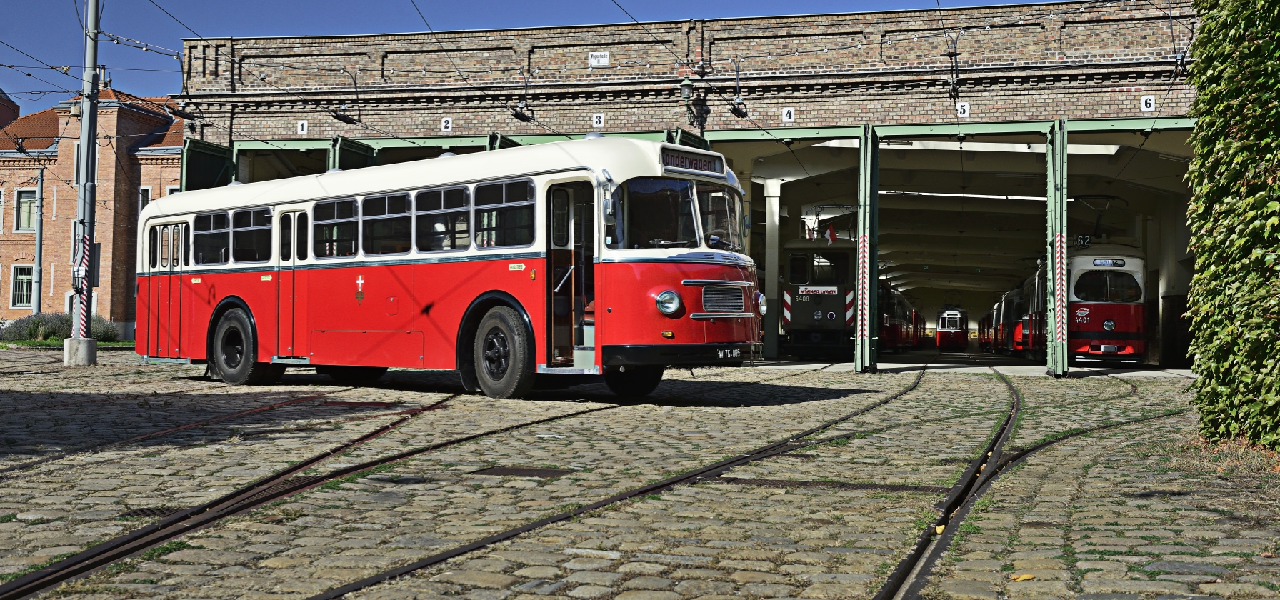 Im Museum der Wiener Linien in Erdberg befinden sich viele historische Fahrzeuge, Straßenbahnen wie Busse, aber auch etliche Sonderfahrzeuge.