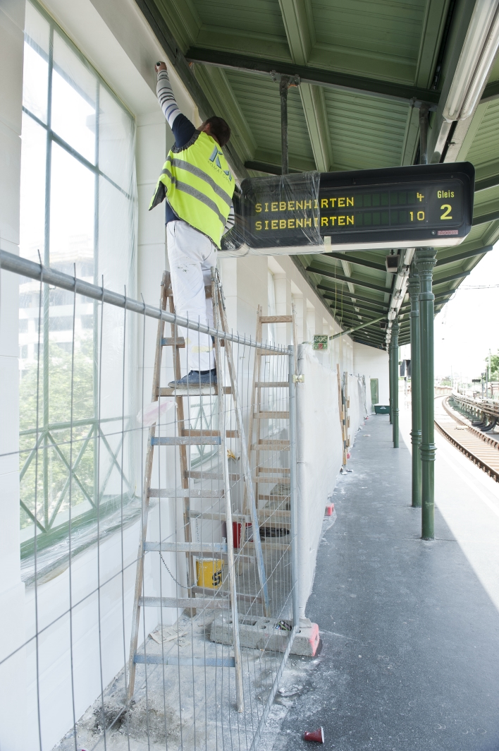 Renovierungsarbeiten in der Station Josefstaedter Strasse der Linie U 6. Wien, 22.05.2013