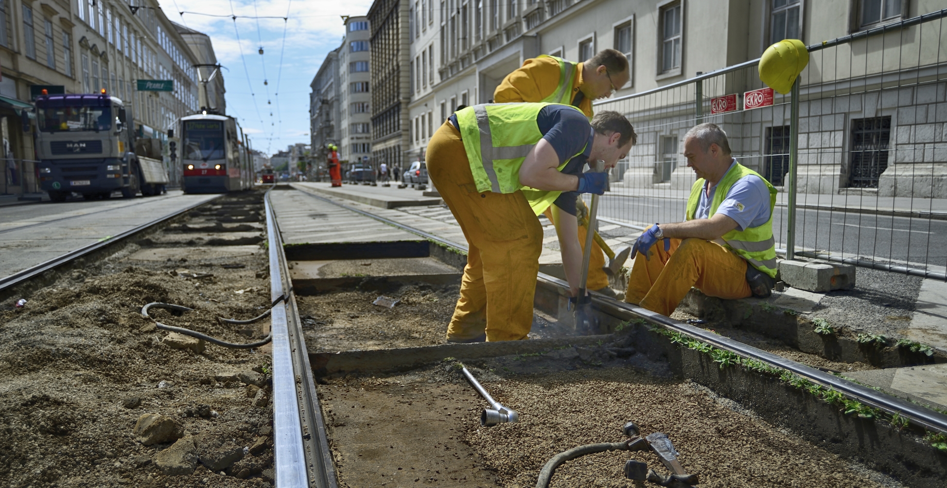 Bauarbeiten in der  Währingerstraße, Mitarbeiter der Wiener Linien der Abteilung B63 / Strecke Nord.