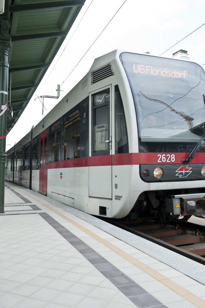 Renovierungsarbeiten in der Station Josefstaedter Strasse der Linie U 6. Wien, 22.05.2013