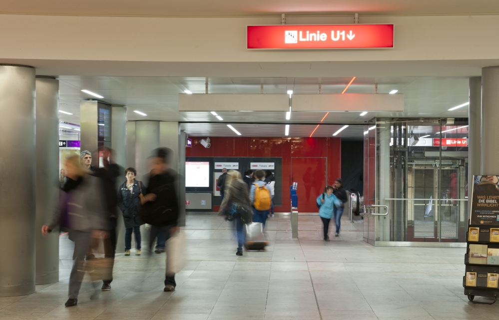 U-Bahnstaion Karlsplatz, gleichzeitig Kulturpassage und der am stärksten frequentierte Öffi-Knotenpunkt, nach Revitalisierung.