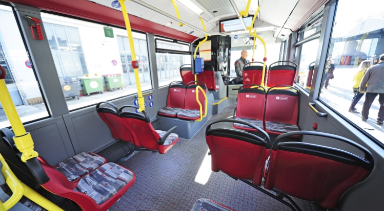 Innenansicht vom neuen Mercedes-Autobus vom Typ Citaro der Wiener Linien.