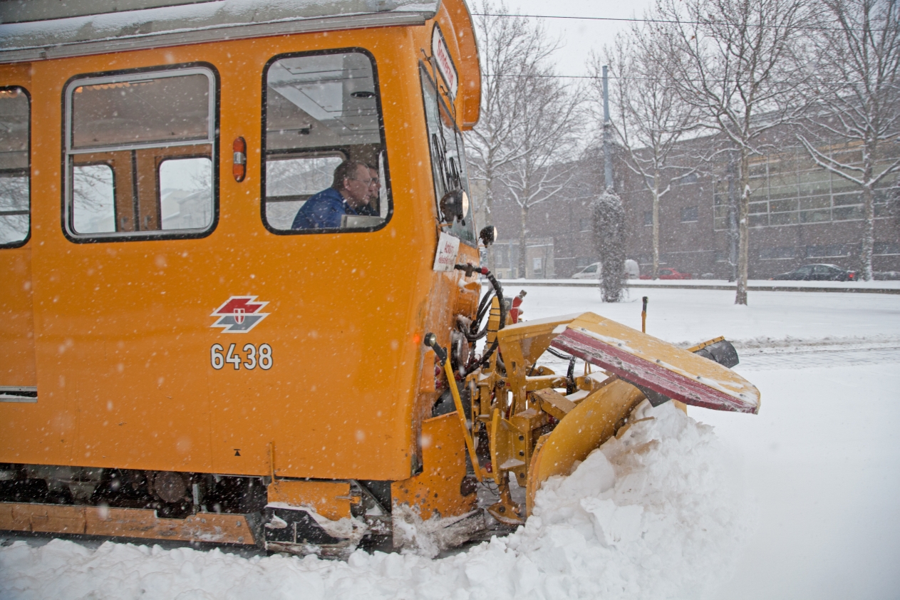 Winterdienst, Schneepflug der Tpye LH am Westbahnhof, Jänner 2013