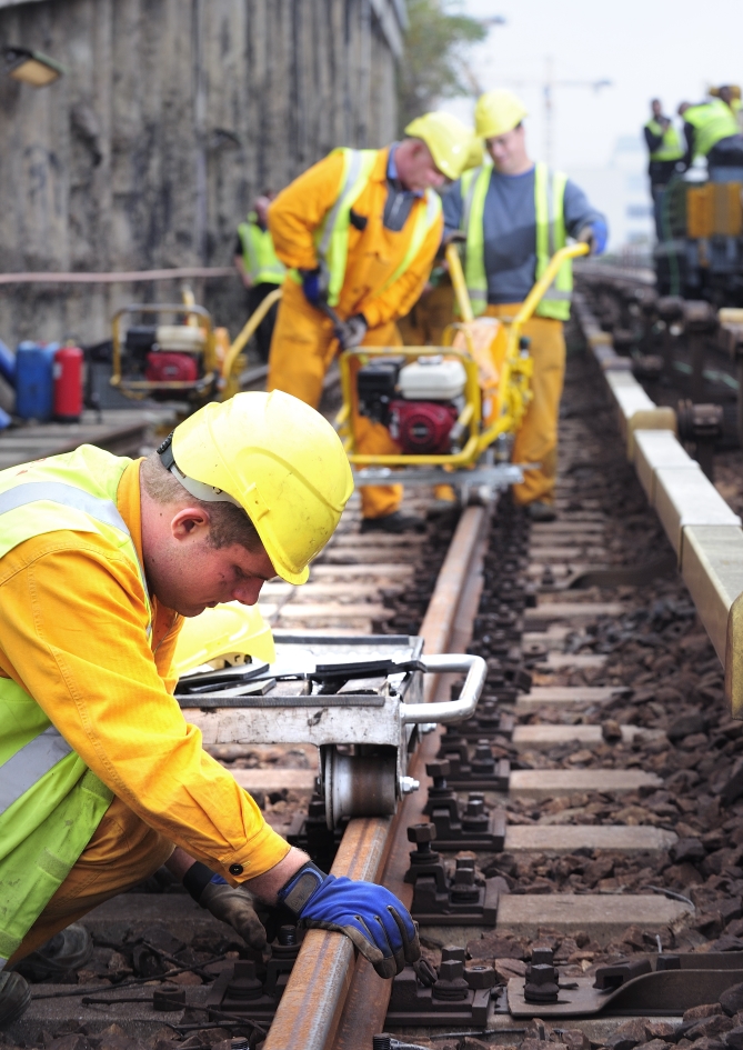 Arbeiten an den Gleisen der Strecke U4 zwischen Heiligenstadt und Schottenring.